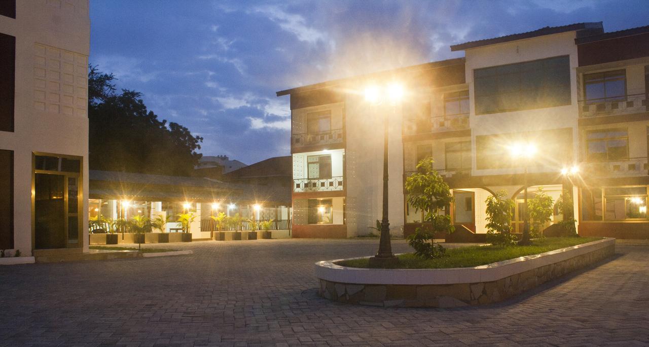 Consir Executive Lodge アクラ エクステリア 写真