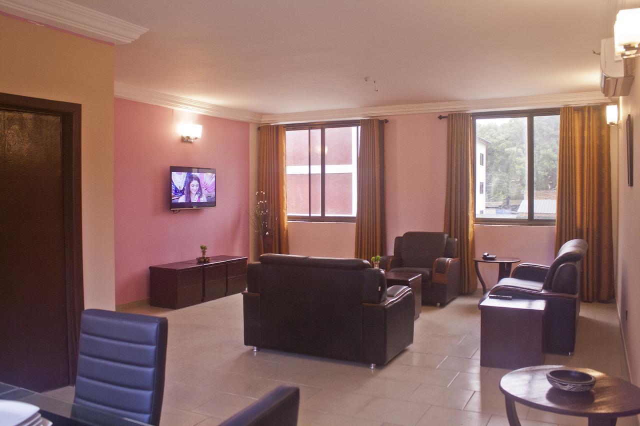 Consir Executive Lodge アクラ エクステリア 写真
